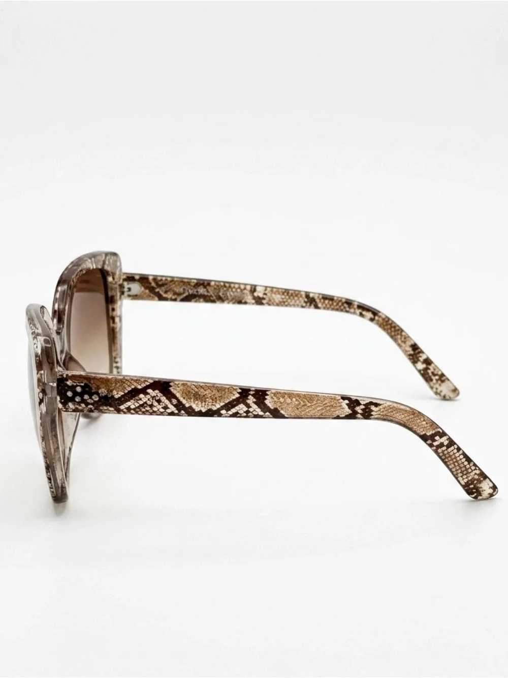 Guess Factory Women's Snakeskin Print Butterfly Sunglasses(Model GF0383) w/ Case